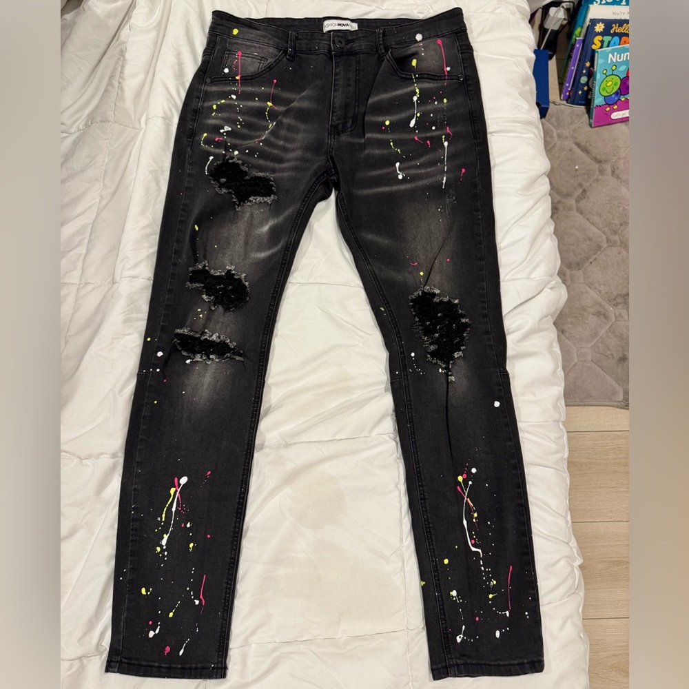Fashion Nova Men Black Distressed Paint-Splatter Jeans